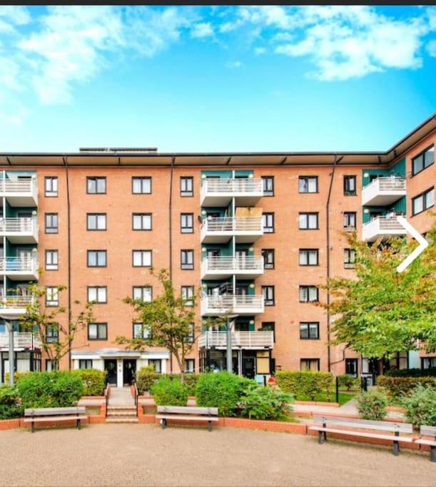 Bright, Nice Interior, Close To The City, 2 Bedroom Apartment ロンドン エクステリア 写真